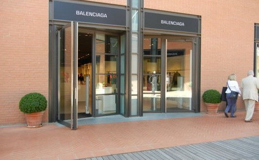Balenciaga-The-Mall-Outlet-Centre-533×330 | ristrutturazioni Roma -  costruzioni e demolizioni Roma